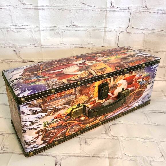 Santa Clause Sleigh Faux Leather Wine Bottle Gift Box Corkscrew and Accessories - Picture 2 of 10